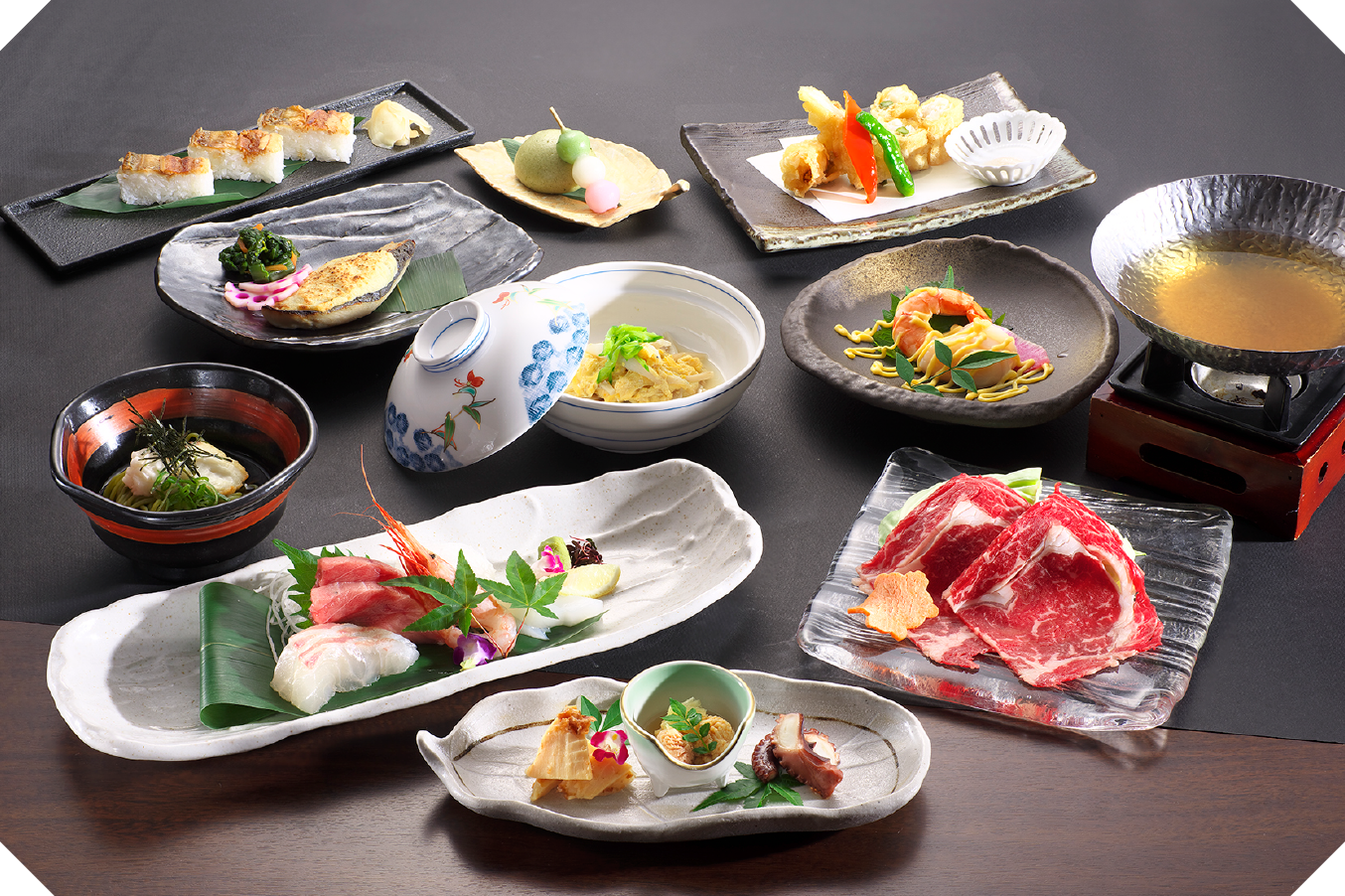 天然温泉と宴会がセットになった贅沢な会席プラン。全プラン飲み放題付きです。